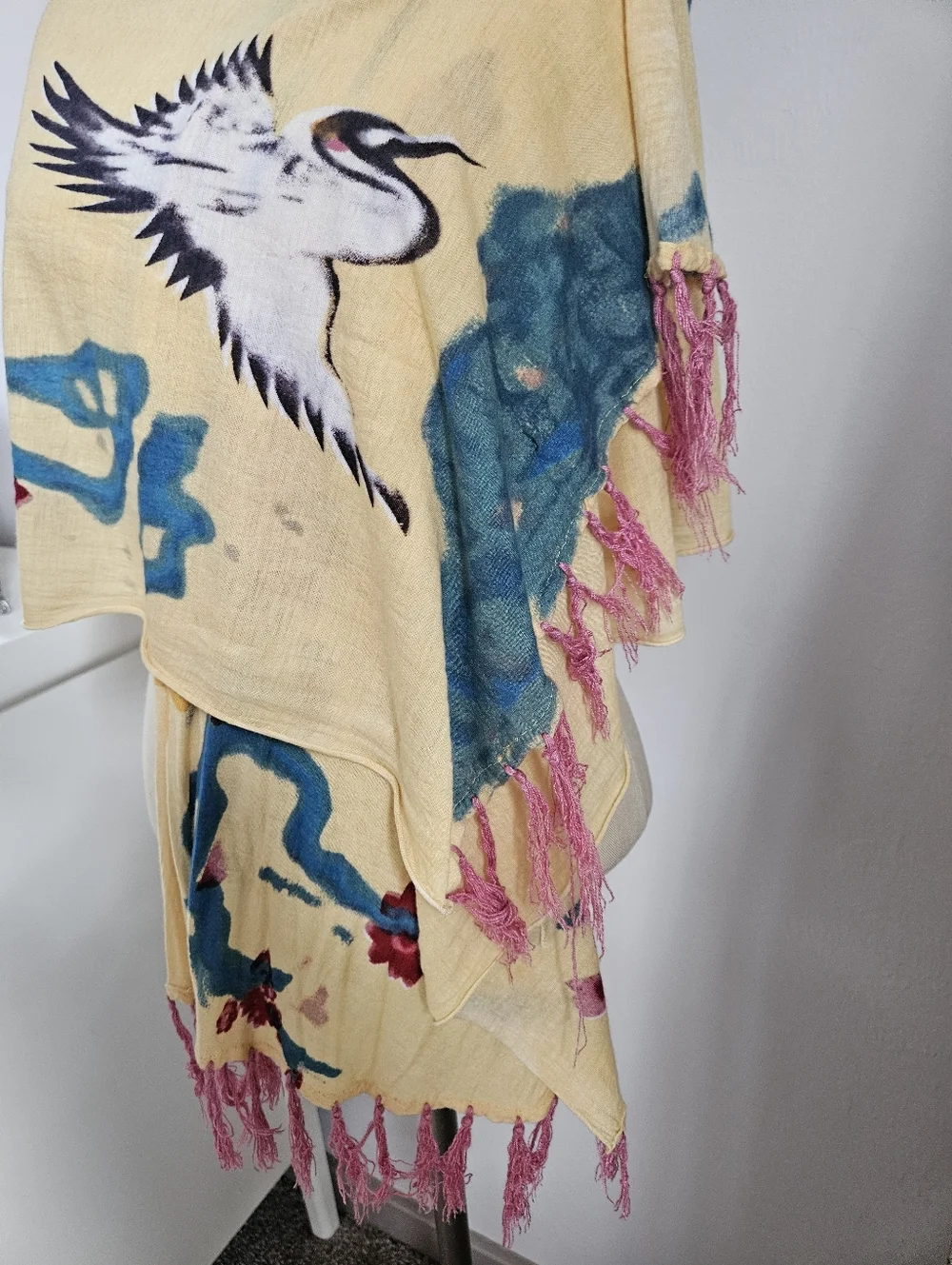 VTG LUCKY BRAND Yellow Abstract Bird Floral Pattern Fringe Scarf / Wrap | SZ 71 - Picture 4 of 6